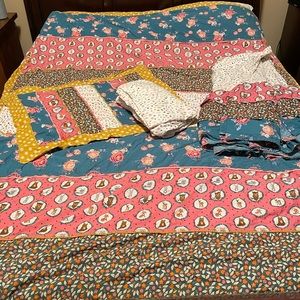 Twin Duvet Pillow Shams, Bed skirt, flat/fitted sheet,pillow case. Excellent!